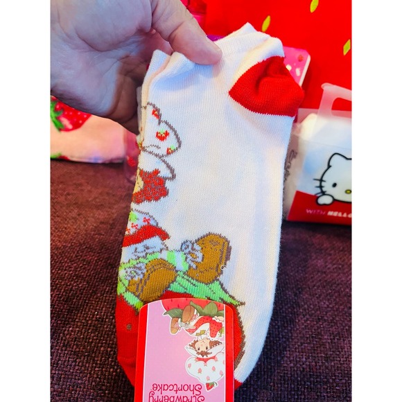 Strawberry shortcake and Hello kitty bundle - Picture 4 of 10